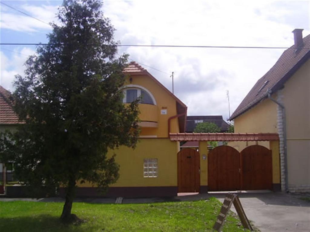 Andrea Apartman Hajdúszoboszló Exterior foto